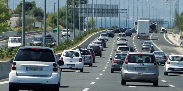 Κίνηση στους δρόμους: Πού παρατηρούνται καθυστερήσεις