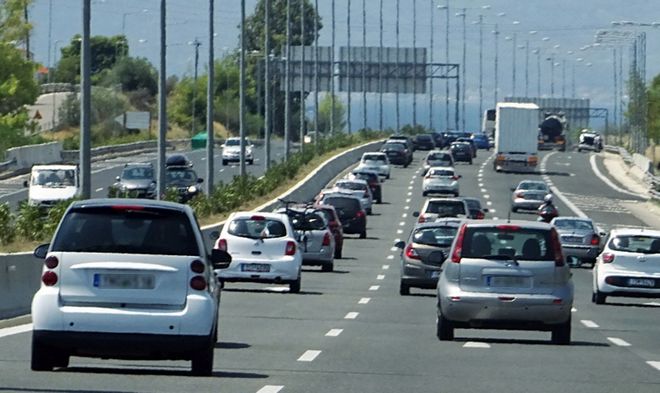 Κίνηση στους δρόμους: Πού παρατηρούνται καθυστερήσεις