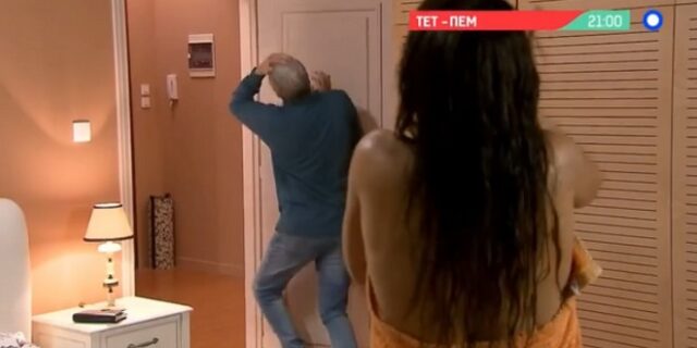 Μην αρχίζεις τη Μουρμούρα: Η σχεδόν γυμνή Κλέλια Ρένεση έκανε πανικό