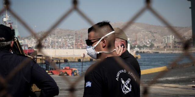 Πειραιάς: Εντοπίστηκαν γκαζάκια, βενζίνη και κροτίδες έξω από την Πύλη Ε1
