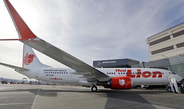 Ινδονησία: Τα σχεδιαστικά προβλήματα του Boeing 737 MAX συνέβαλαν στο δυστύχημα της Lion Air