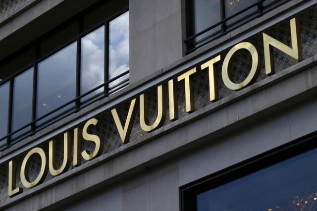 Κορονοϊός: Παραγωγή αντισηπτικών από τον οίκο Louis Vuitton
