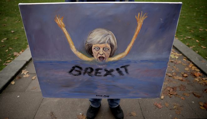 Brexit: Μάζεψαν τις υπογραφές για να διώξουν την Μέι – “Δεν πάω πουθενά” η απάντησή της