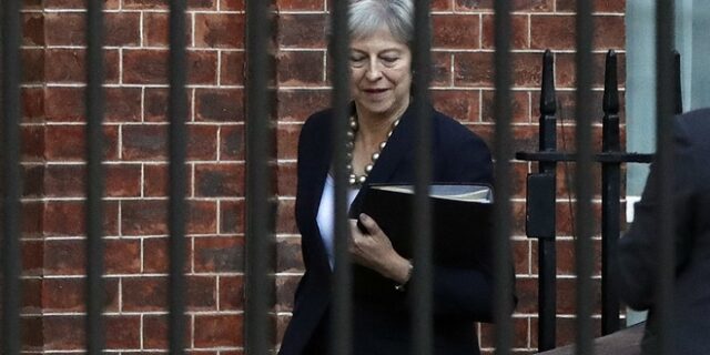 Η Μέι αποκλείει δεύτερο δημοψήφισμα για το Brexit