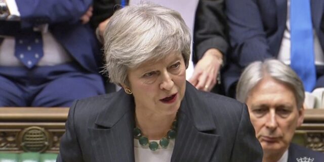 Brexit: Υπό πίεση η Μέι από υπουργούς της