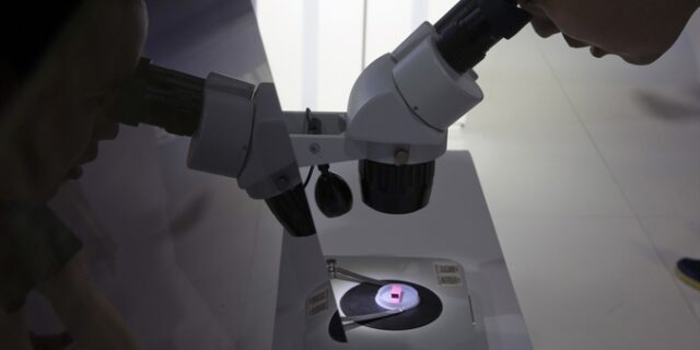 Βρετανία: Βραβείο Παπανικολάου σε Ελληνίδα για την έρευνά της για τον καρκίνο του προστάτη