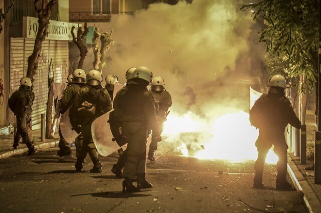 Τραυματίστηκε αστυνομικός σε επεισόδια πέριξ του Πολυτεχνείου