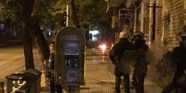 “Ανάσταση” με βόμβες μολότοφ στα Εξάρχεια