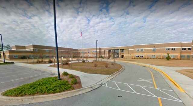 Θόρυβοι που παρέπεμπαν σε πυροβολισμούς σε σχολείο στη Βόρεια Καρολίνα