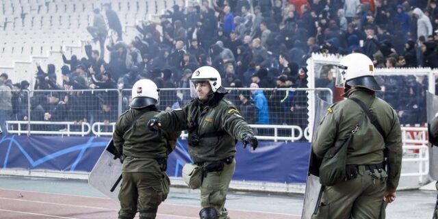 Σε πολεμική αναμέτρηση μετέτρεψαν χούλιγκανς τον αγώνα ΑΕΚ – ΑΓΙΑΞ σε Αθήνα και ΟΑΚΑ