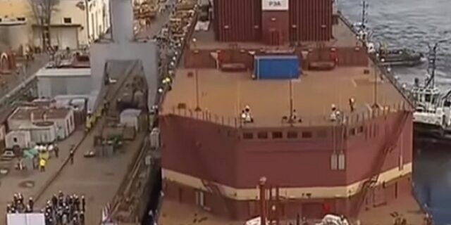 Ρωσία: Σε λειτουργία ο αντιδραστήρας του πρώτου πλωτού πυρηνικού σταθμού