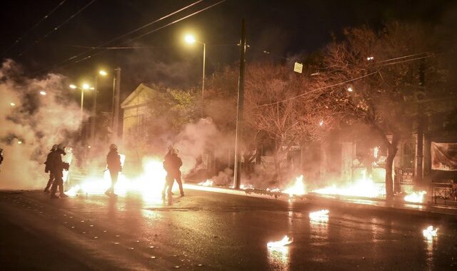 Πολυτεχνείο 2018: Το οργανωμένο σχέδιο των αντιεξουσιαστών και η απάντηση της αστυνομίας