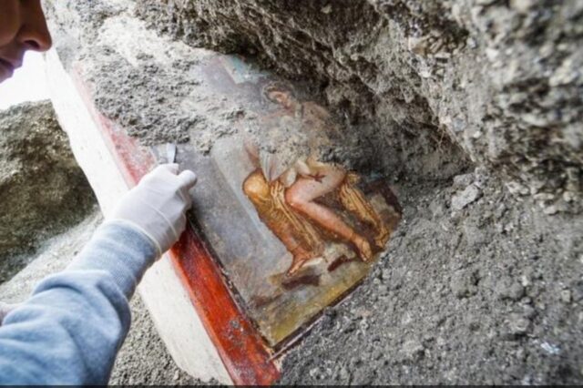 Πομπηία: Έτσι αποκαλύφθηκε η ερωτική τοιχογραφία της Λήδας με τον Κύκνο