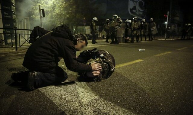 Η αναίτια επίθεση των ΜΑΤ στην πορεία στη Λεωφόρο Αλεξάνδρας