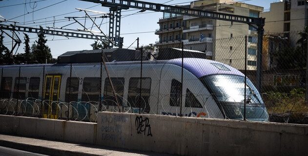 Το μετρό δεν πηγαίνει απευθείας στο αεροδρόμιο, αλλά πηγαίνει ο προαστιακός