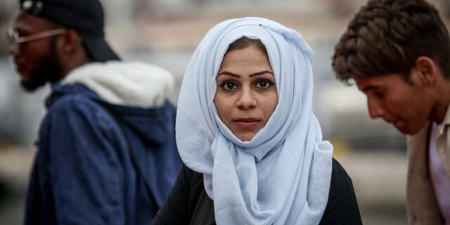 Σχεδόν 30 χιλιάδες πρόσφυγες και μετανάστες στις δομές των ΕΔ