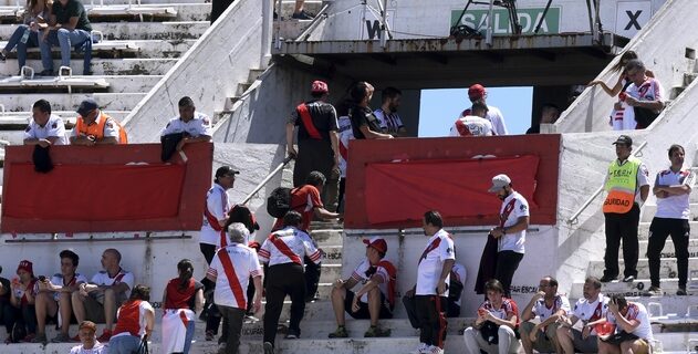 Η σκληρή μαφία των οπαδών της Ρίβερ προκάλεσε την αναβολή