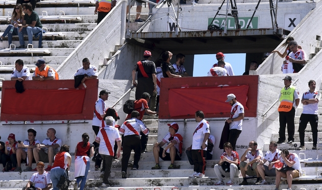 Η σκληρή μαφία των οπαδών της Ρίβερ προκάλεσε την αναβολή