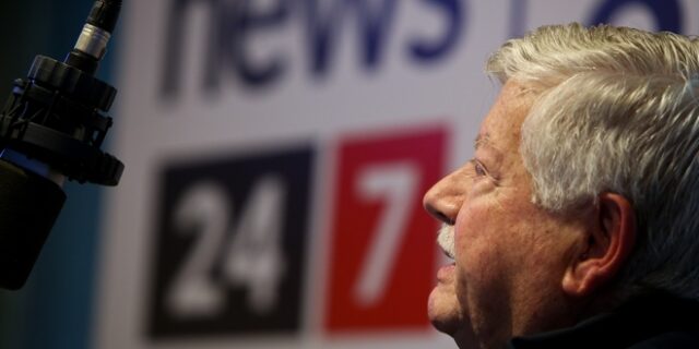 Αριστοτέλης Σαρρηκώστας: Ο φωτογράφος του Πολυτεχνείου αφηγείται “καρέ καρέ” τα γεγονότα
