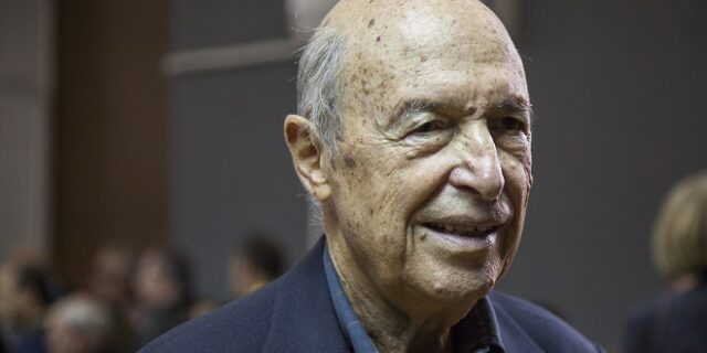 Ανοίγουν τους λογαριασμούς Σημίτη, συγγενών του και Χρυσοχοΐδη
