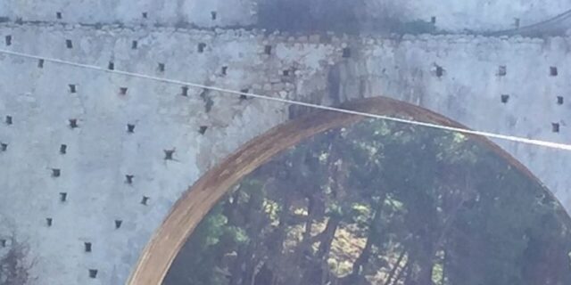 Κρήτη: Κινδυνεύει η ιστορική γέφυρα – Την έφτιαξε ο Μοροζίνι, την καταστρέφουμε εμείς