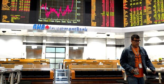 Brexit: Άρχισε τη βουτιά η στερλίνα μετά τις παραιτήσεις