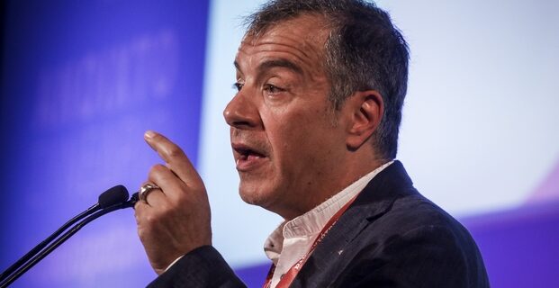 Θεοδωράκης: Το Ποτάμι δεν δίνει ψήφο εμπιστοσύνης