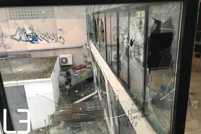 Θεσσαλονίκη: “Βομβαρδισμένο” τοπίο το ΑΠΘ από τα χθεσινά επεισόδια