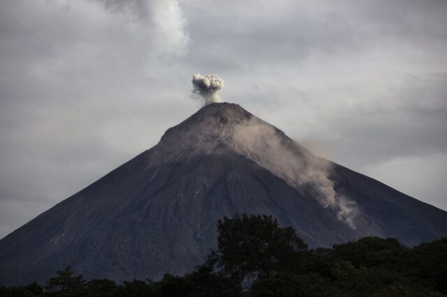 Γουατεμάλα: “Ξύπνησε” το ηφαίστειο Ελ Φουέγο