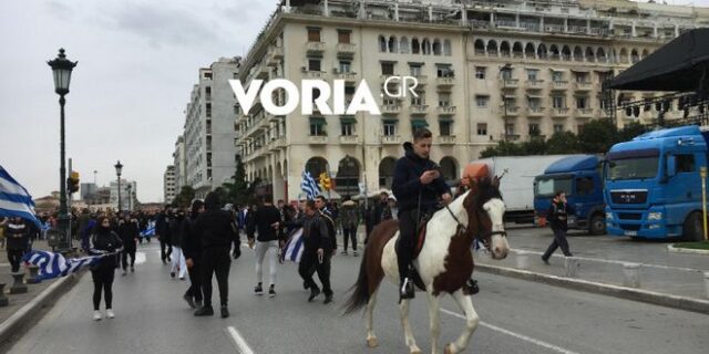 Μαθητής βγήκε με το άλογό του στην πορεία για το Σκοπιανό