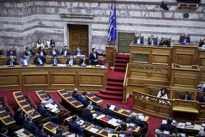 Με συντριπτική πλειοψηφία υπερψηφίστηκε η τροπολογία για τα αναδρομικά