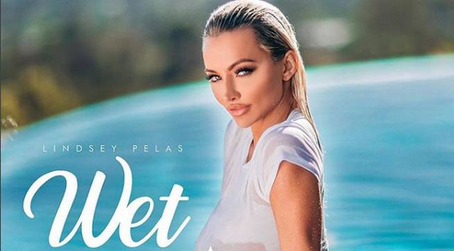 Το “υγρό ημερολόγιο” της Lindsey Pelas θα σου φτιάξει τη βδομάδα