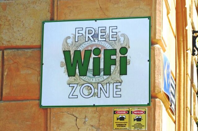 Δωρέαν WiFi σε 2800 δήμους της Ευρώπης από αύριο