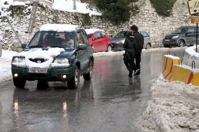 Τα πρώτα χιόνια “έπεσαν” και στο Πήλιο