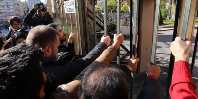 Θεσσαλονίκη: Φοιτητές προσπάθησαν να μπουν στο ΥΜΑΘ – Ήθελαν να συναντήσουν τον Γαβρόγλου