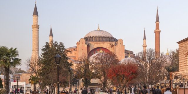 Σαν σήμερα εγκαινιάζεται η Αγία Σοφία