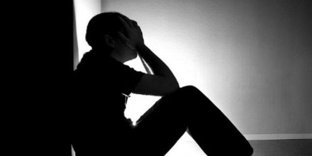 Στον ανακριτή ο 43χρονος που βίαζε τη 13χρονη αφού πρώτα νάρκωνε τον πατέρα της