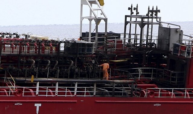 Κύπρος: Δεν υπάρχει θαλάσσια ρύπανση  από τη φωτιά στο πετρελαιοφόρο “Άθλος”