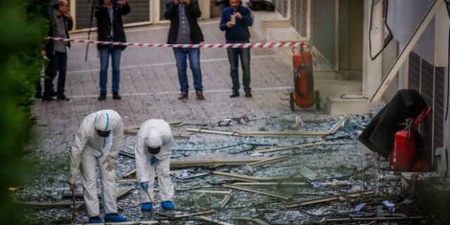 Έκρηξη βόμβας στον ΣΚΑΪ: Χρησιμοποιήθηκαν 5 κιλά εκρηκτικής ύλης – Τα σενάρια που εξετάζονται