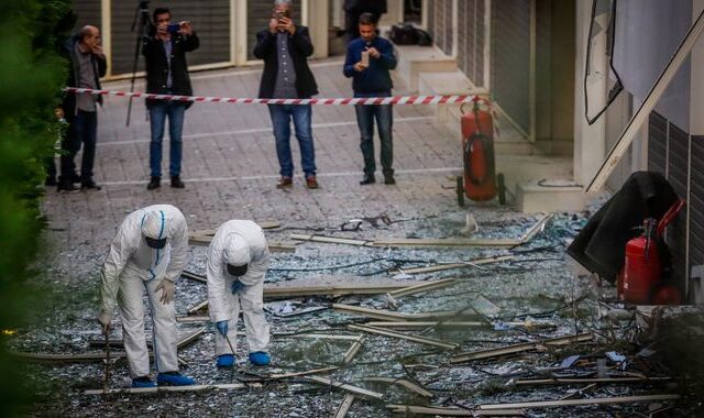 Έκρηξη βόμβας στον ΣΚΑΪ: Χρησιμοποιήθηκαν 5 κιλά εκρηκτικής ύλης – Τα σενάρια που εξετάζονται