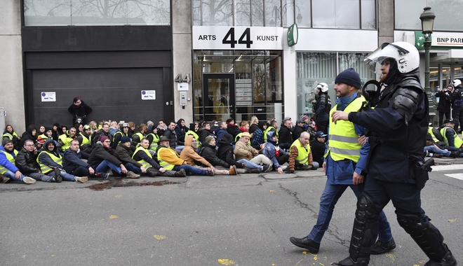 Βρυξέλλες: 400 Κίτρινα Γιλέκα συνελήφθησαν στην διαδήλωση