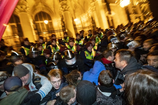 Επιμένουν οι διαδηλωτές στη Βουδαπέστη-νευρικά αντιδρά ο Ορμπαν