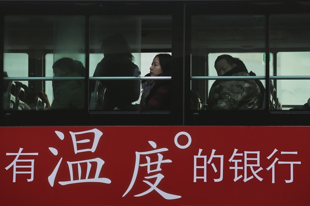 Τραγωδία στην Κίνα: Λεωφορείο υπό πειρατεία έπεσε σε πεζούς