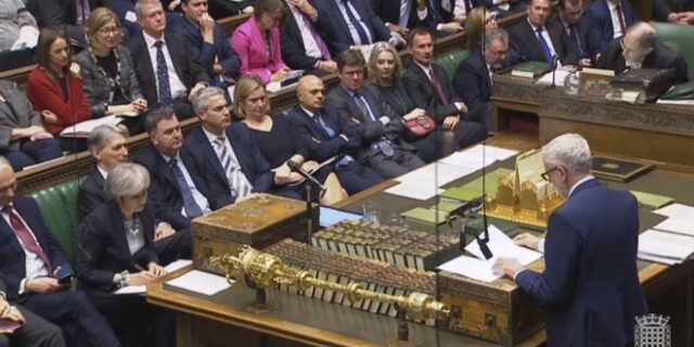 Τελεσίγραφο Γιούνκερ: Ή τα βρίσκετε μέχρι τις 12 Απριλίου ή Brexit χωρίς συμφωνία και τελωνειακοί έλεγχοι