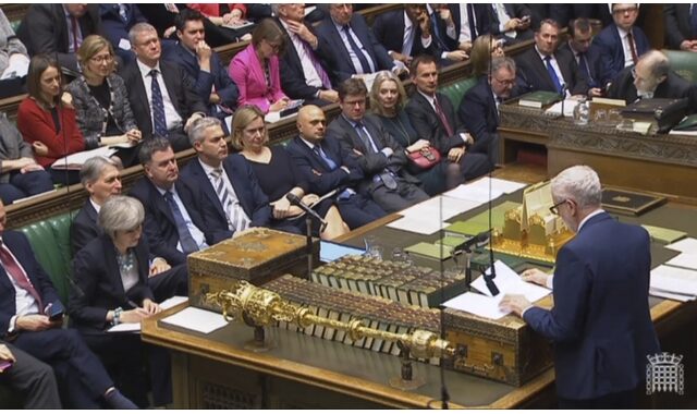Βρετανία – Πρόταση μομφής: Μετωπική Μέι – Κόρμπιν στο κοινοβούλιο πριν την ψηφοφορία