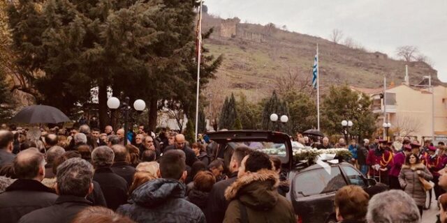 Διδυμότειχο: Σε κλίμα βαθιάς οδύνης το τελευταίο αντίο στην 21χρονη Έλενα