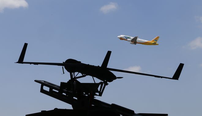 Τι μπορεί να συμβεί αν ένα drone συγκρουστεί με αεροπλάνο