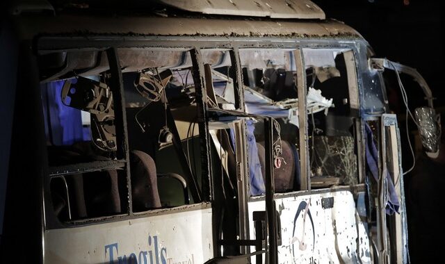 Αίγυπτος: “Προδότες” οι υπαίτιοι της επίθεσης στο τουριστικό λεωφορείο