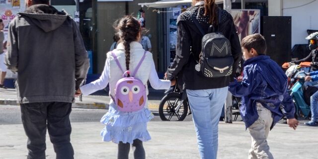 Επίδομα Παιδιού: Σήμερα η καταβολή επιδομάτων και παροχών από τον ΟΠΕΚΑ