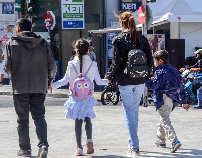 Επίδομα τέκνων: Πριν τα Χριστούγεννα η καταβολή της 6ης δόσης